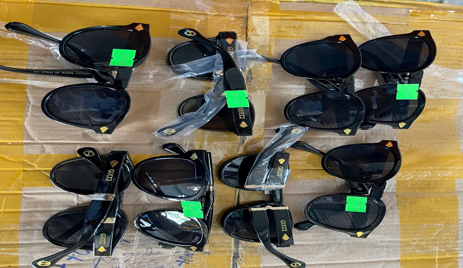 Đội QLTT số 1 thuộc Chi cục QLTT tỉnh Quảng Ngãi kiểm tra phát hiện 1000 cái kính đeo mắt; 800 cái đồng hồ đeo tay giả mạo nhãn hiệu